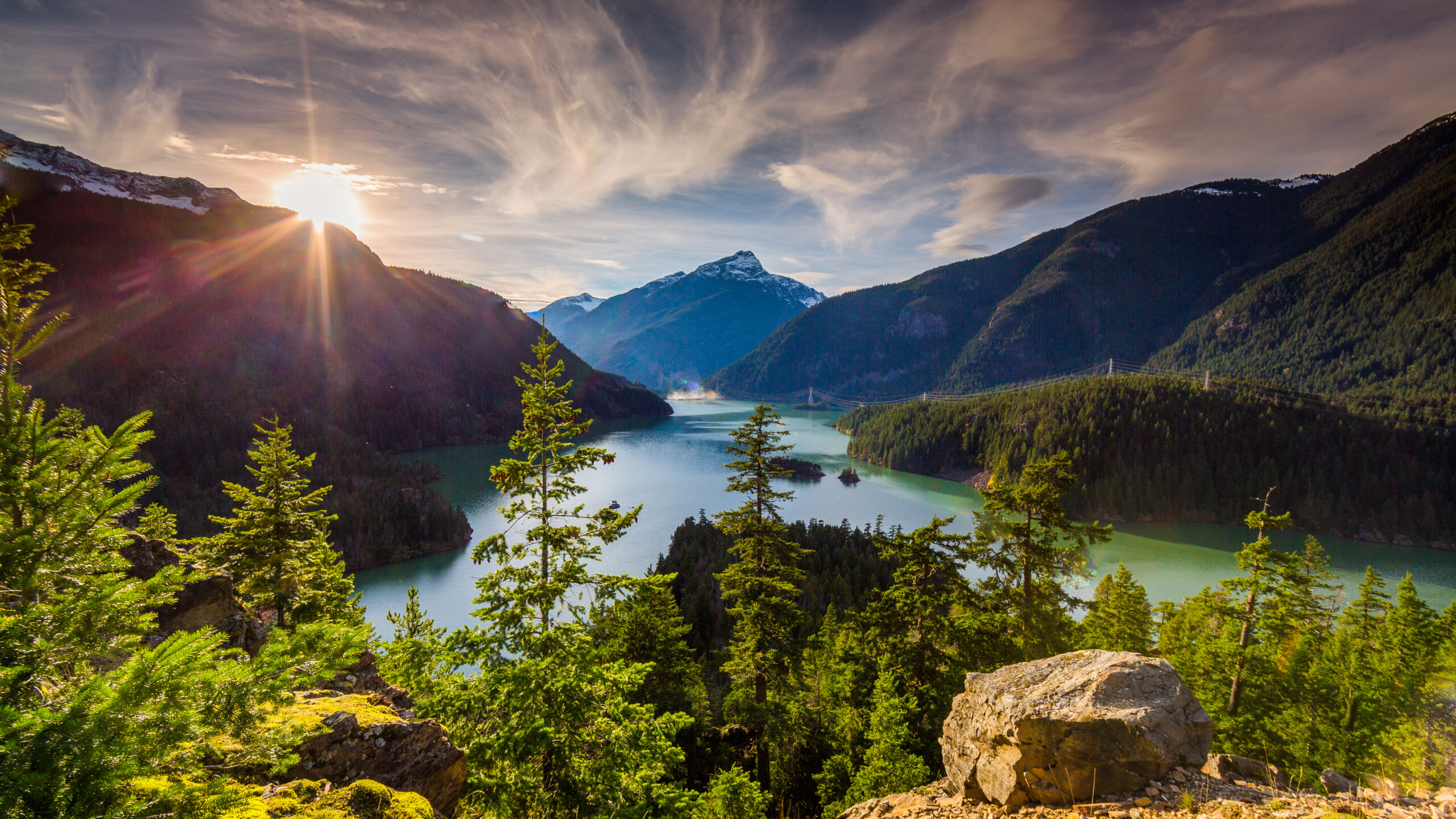 Travel Healthcare Jobs in Washington Beautiful Diablo Lake is a reservoir in the North Cascade mountains of northern Washington state, United States
